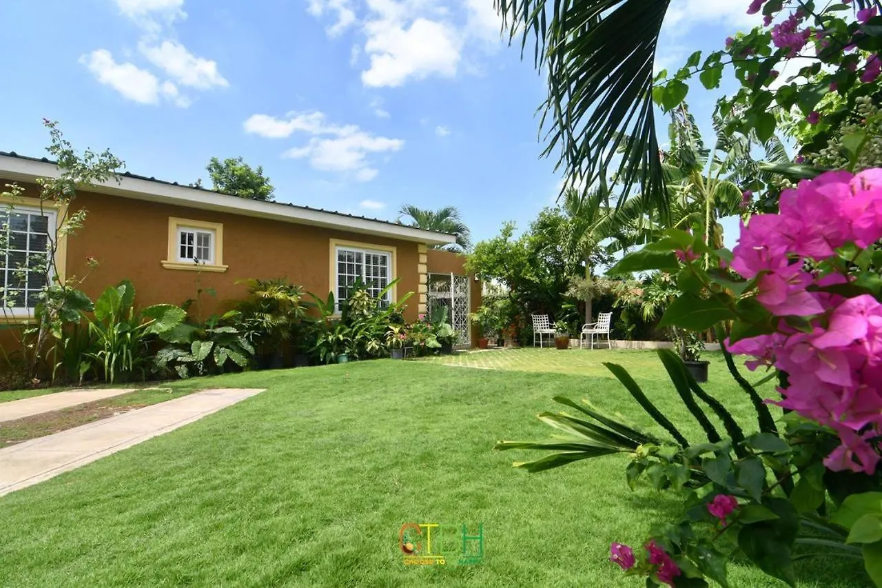 Сasa de vacaciones Choose To Be Happy At Gardens Of Blissett Gob#1 & Gob #2 - Two Bedroom Apartments Kingston